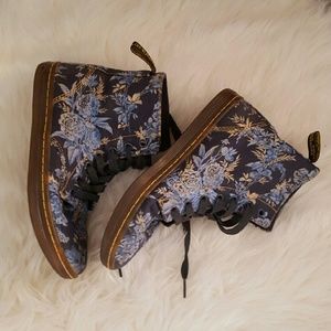 SUPER SALE Never worn Rose Pattern Doc Martens 🌹